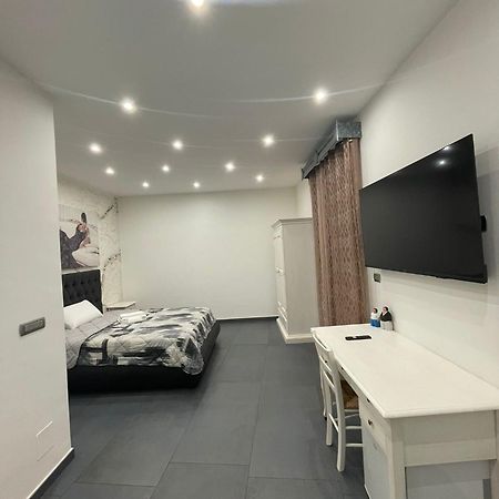 Li Cumpari Salentini Apartment เลชเช ภายนอก รูปภาพ