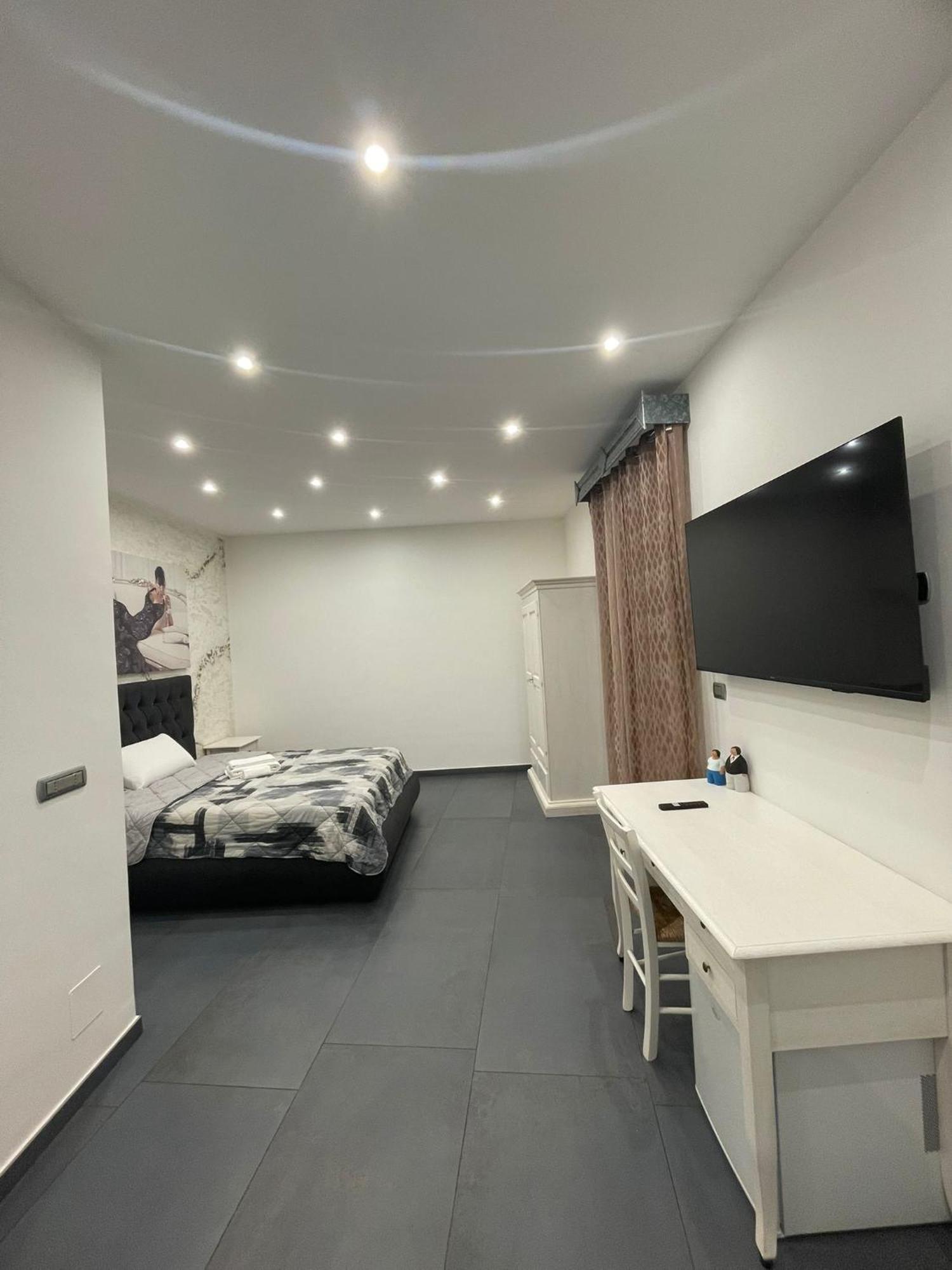 Li Cumpari Salentini Apartment เลชเช ภายนอก รูปภาพ